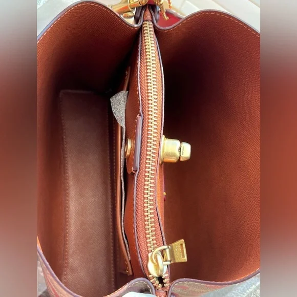 NWT Coach Willow Bucket Bag in Signature Canvas with Heart Print - Picture 6 of 12